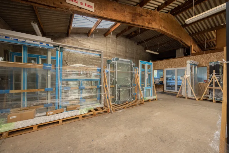 Photo de l'intérieur de Bournigal - stockage de menuiseries