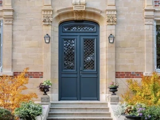 La porte d’entrée en bois est-elle faite pour votre habitation à Nantes ? - portails battants en Loire-Atlantique La porte d’entrée en bois est-elle faite pour votre habitation à Nantes ?