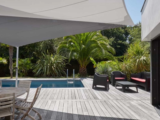 Bournigal Expert Fenêtre vous propose des voiles d’ombrage sur mesure avec Les Toiles de l’Ouest