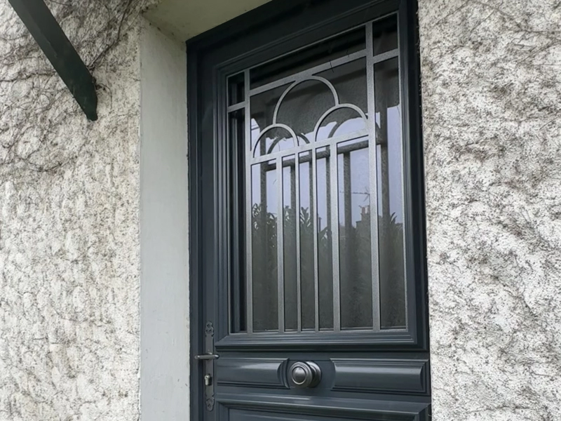 Porte d’entrée Bel’m Cambon en bois – réalisation Bournigal à Nantes - expert en fenêtres en aluminium à Nantes Porte d’entrée Bel’m Cambon en bois – réalisation Bournigal à Nantes