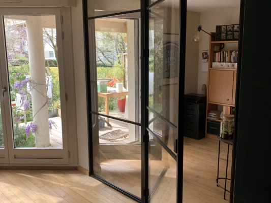 Installation d'une porte battante vitrée à Nantes